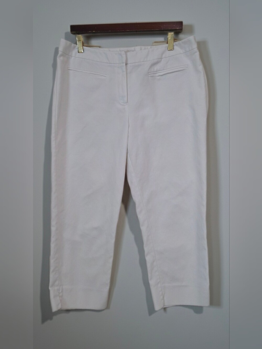 Chico's White Cropped Summer Pants Size 14